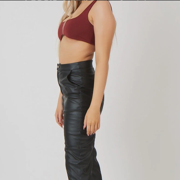 Underbust Detail Crop Top Port NWT 🌸 - Picture 3 of 4